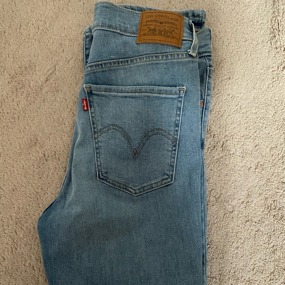 Levi’s jeans size 28
